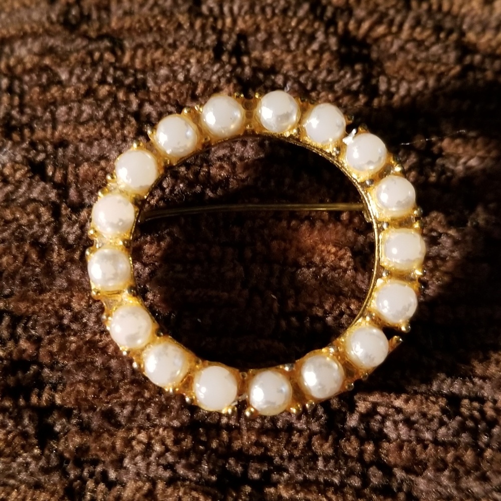🌷Vintage Faux Pearl Pin